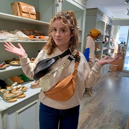 THELUTO – Sac Banane en cuir Or – Image 3