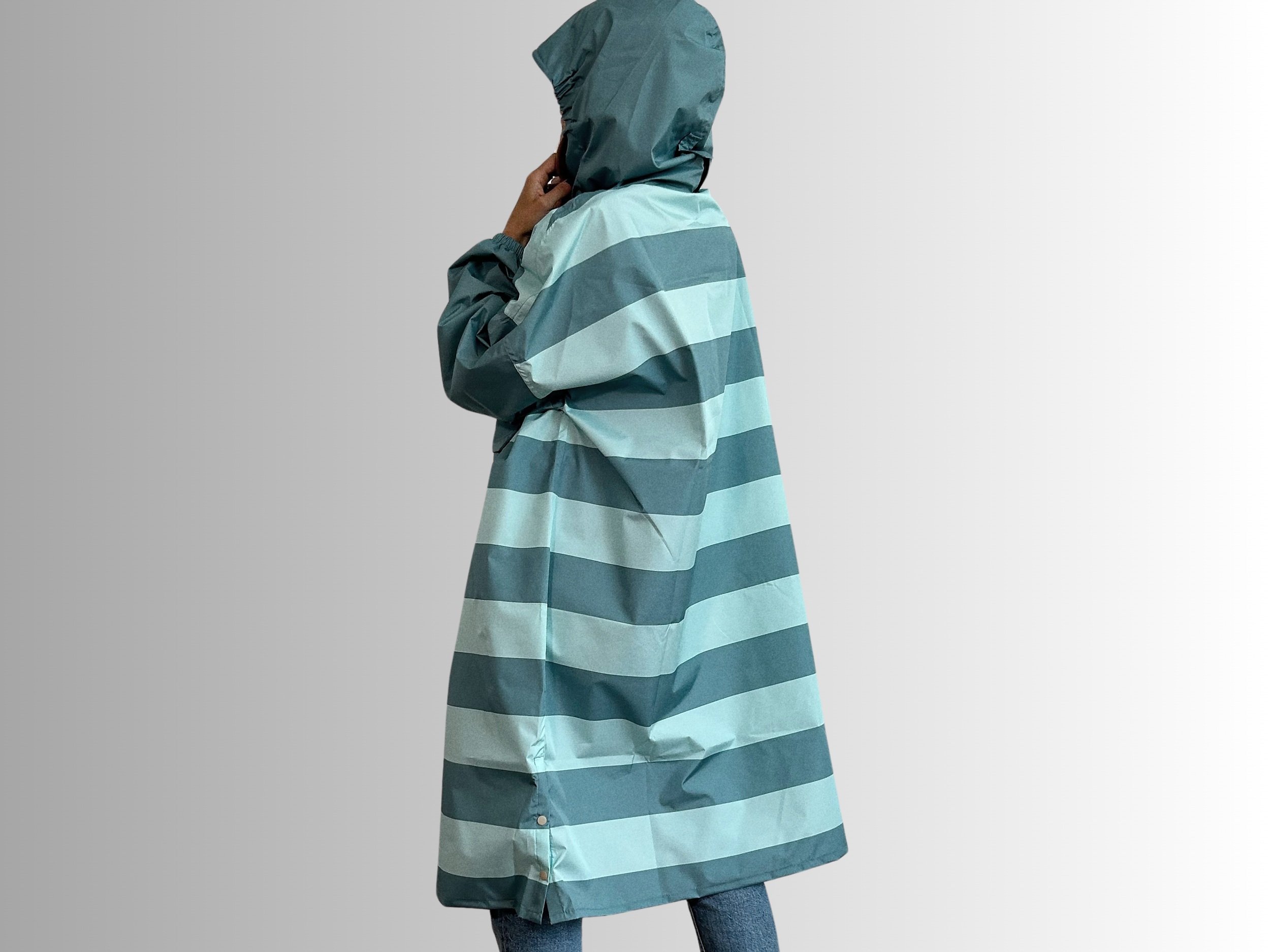 POULE PARTY – Ponchos adulte – Green stripes – Image 3