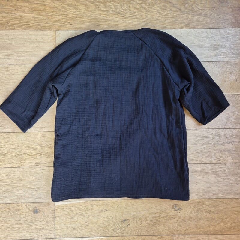 Blouse allaitement – gaze de coton noir uni – manches au coude – Image 4
