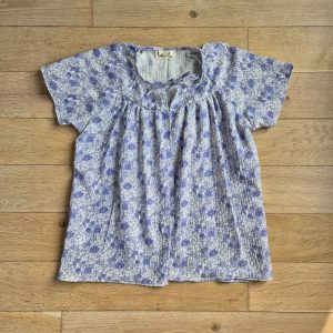 Blouse allaitement manches courtes- double gaze de coton imprimé fleurs violettes – dernière taille S