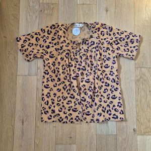 Blouse allaitement – gaze imprimée léopard camel – dernières pièces