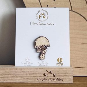 LES PETITES HIRONDELLES – Broche sous la pluie – Bois