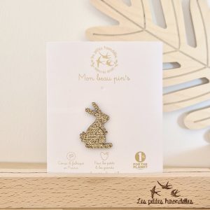 LES PETITES HIRONDELLES – Pin&rsquo;s lapin – Doré