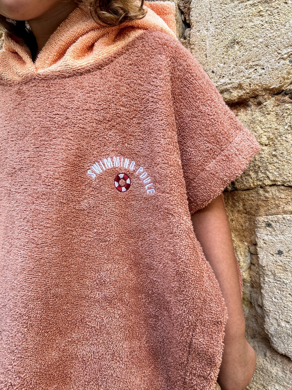 POULE PARTY – Ponchos de bain – Terra/Pêche – Image 3