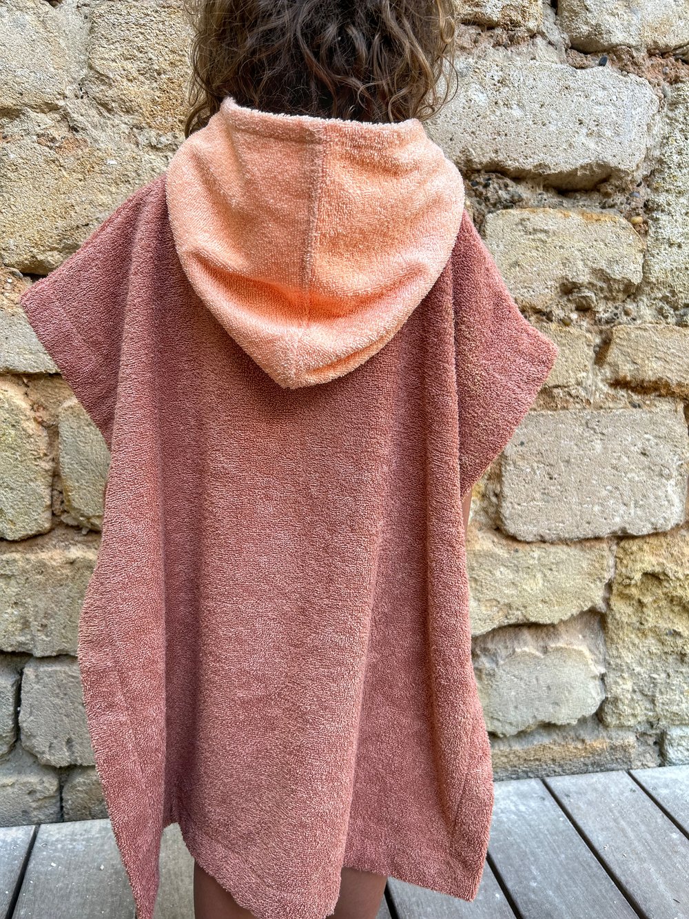 POULE PARTY – Ponchos de bain – Terra/Pêche – Image 2