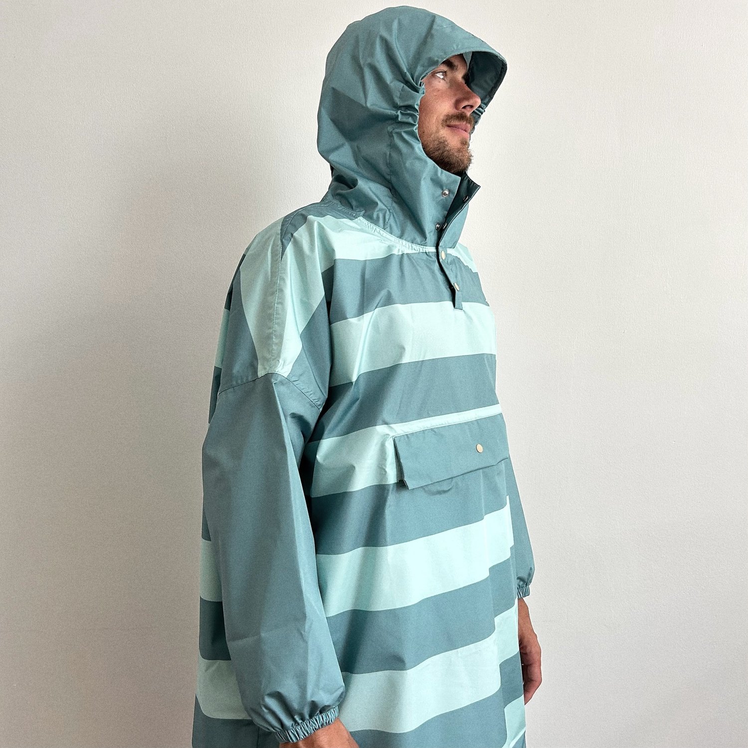 POULE PARTY – Ponchos adulte – Green stripes – Image 2