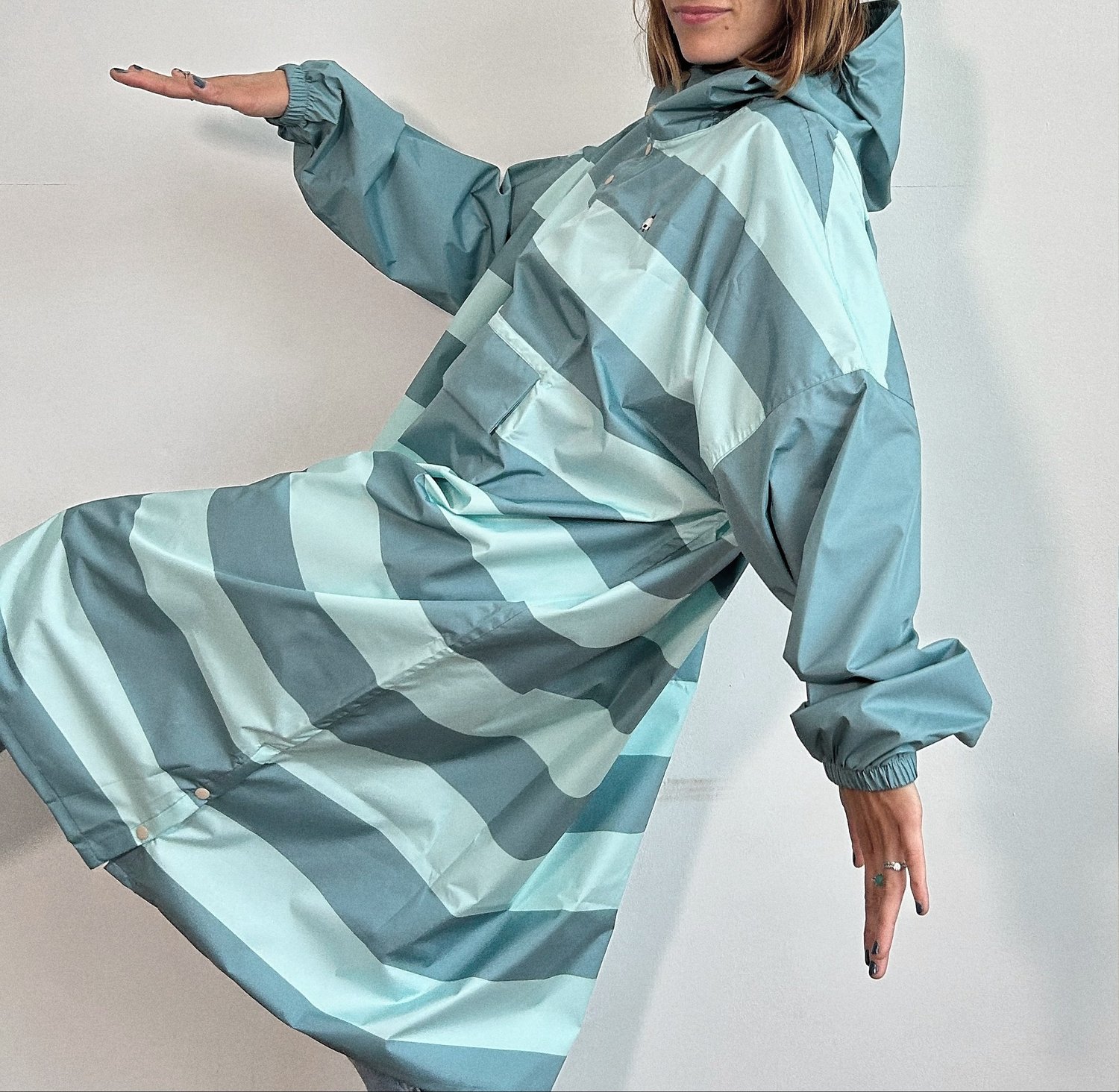 POULE PARTY – Ponchos adulte – Green stripes